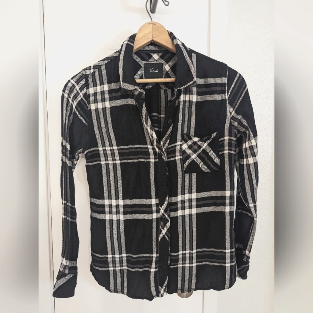 Rails black and white medium flannel